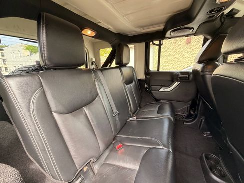 Used 2014 Jeep Wrangler Unlimited Rubicon AWD/4WD image 21