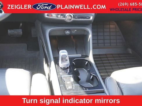 Used 2023 Volvo XC40 B5 Plus w/ Protection Package Premier image 16