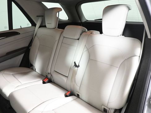 Used 2013 Mercedes-Benz ML 350 4MATIC image 4