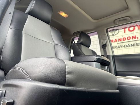 Used 2018 Toyota 4Runner SR5 Premium image 26