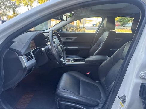 Used 2017 Jaguar XF Prestige image 9