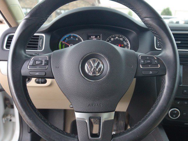 Used 2013 Volkswagen Jetta SEL FWD image 18