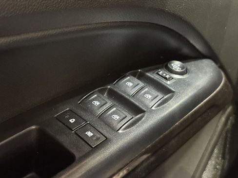 Used 2015 GMC Canyon SLT w/ Driver Alert Package image 33