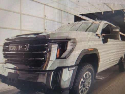 Used 2024 GMC Sierra 2500 SLE w/ SLE Convenience Package image 1
