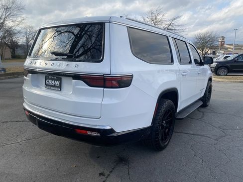 Used 2023 Jeep Wagoneer L 4WD w/ Premium Group I image 7