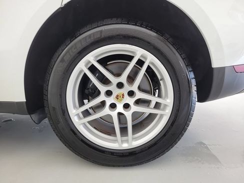 Used 2018 Porsche Macan AWD/4WD image 11