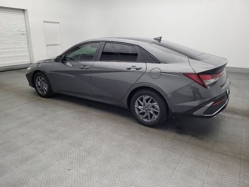 Used 2024 Hyundai Elantra SEL FWD image 3
