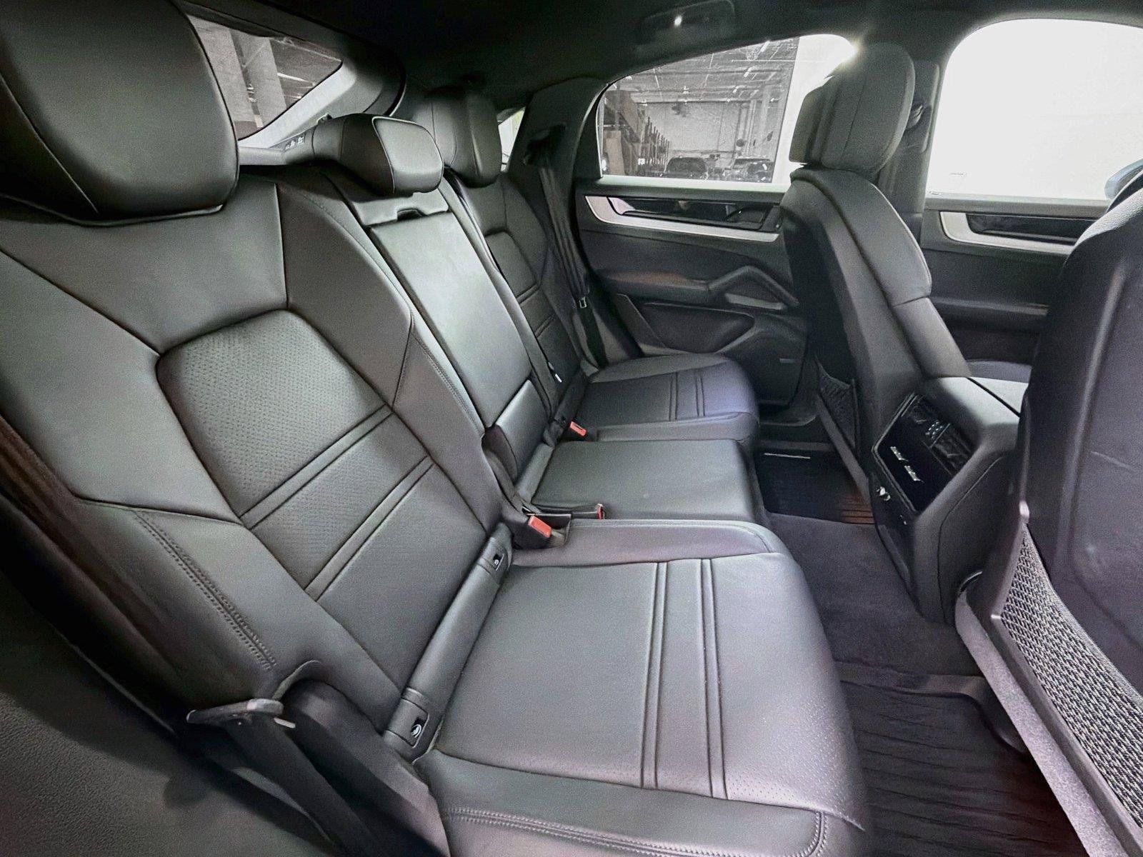 Certified 2024 Porsche Cayenne Coupe AWD/4WD image 27