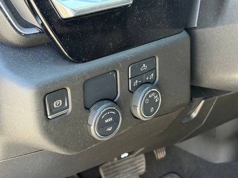 Used 2022 Chevrolet Silverado 1500 LT RWD image 7