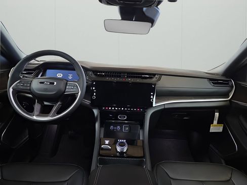 New 2026 Jeep Grand Cherokee L Limited image 12