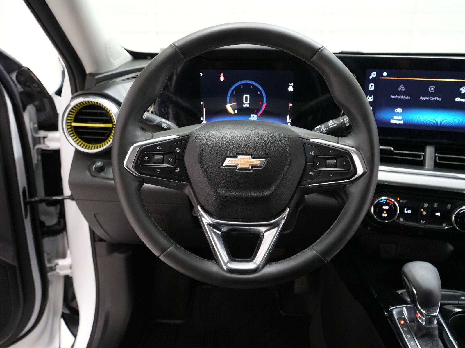 Used 2026 Chevrolet Trax LT w/ Driver Confidence Package FWD image 13