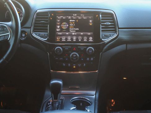 Used 2020 Jeep Grand Cherokee Altitude image 13