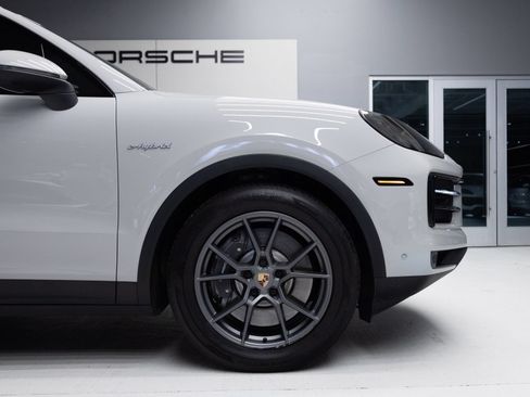 Certified 2025 Porsche Cayenne E-Hybrid AWD/4WD image 11