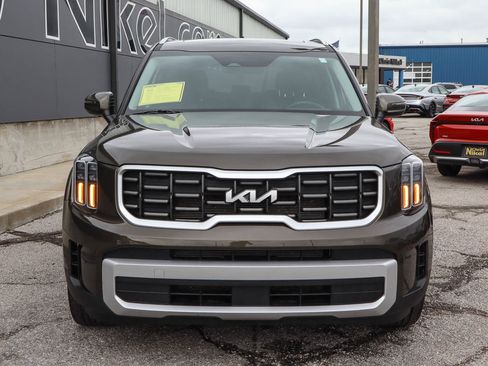 Used 2025 Kia Telluride S FWD image 2