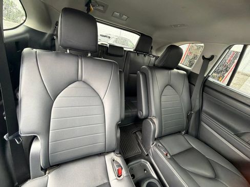 Used 2023 Toyota Highlander XLE AWD/4WD image 42