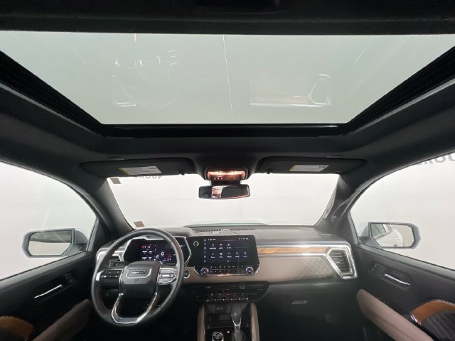 Used 2025 GMC Canyon Denali AWD/4WD image 26