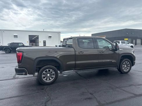Used 2024 GMC Sierra 1500 AT4 w/ Technology Package AWD/4WD image 9