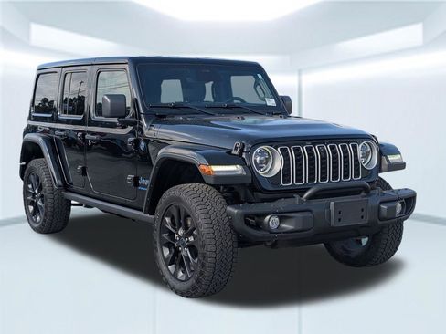 Used 2025 Jeep Wrangler Unlimited Sahara AWD/4WD image 8