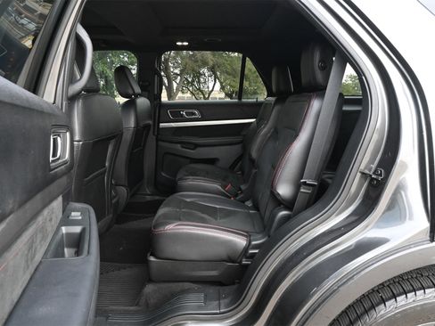 Used 2019 Ford Explorer XLT w/ Equipment Group 202A image 18