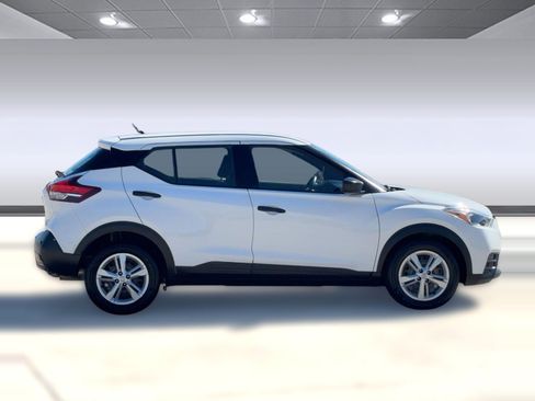 Used 2020 Nissan Kicks S image 8