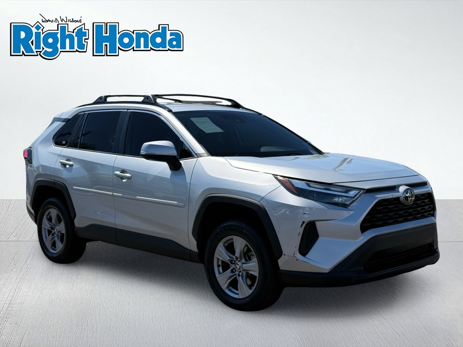Used 2022 Toyota RAV4 XLE w/ XLE Grade Weather Package FWD image 10