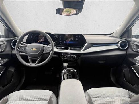 Used 2025 Chevrolet Trax LT FWD image 14