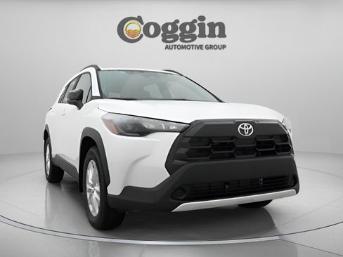 Used 2026 Toyota Corolla Cross LE FWD image 28