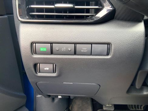Used 2023 Nissan Sentra SR w/ Electronics Package FWD image 35