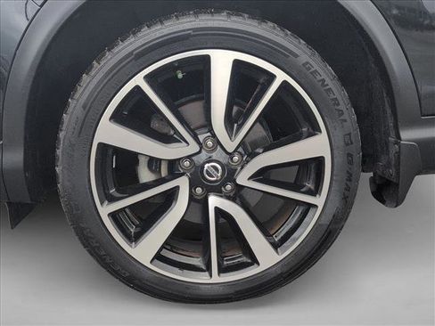 Used 2019 Nissan Rogue Sport SL w/ Premium Package FWD image 25