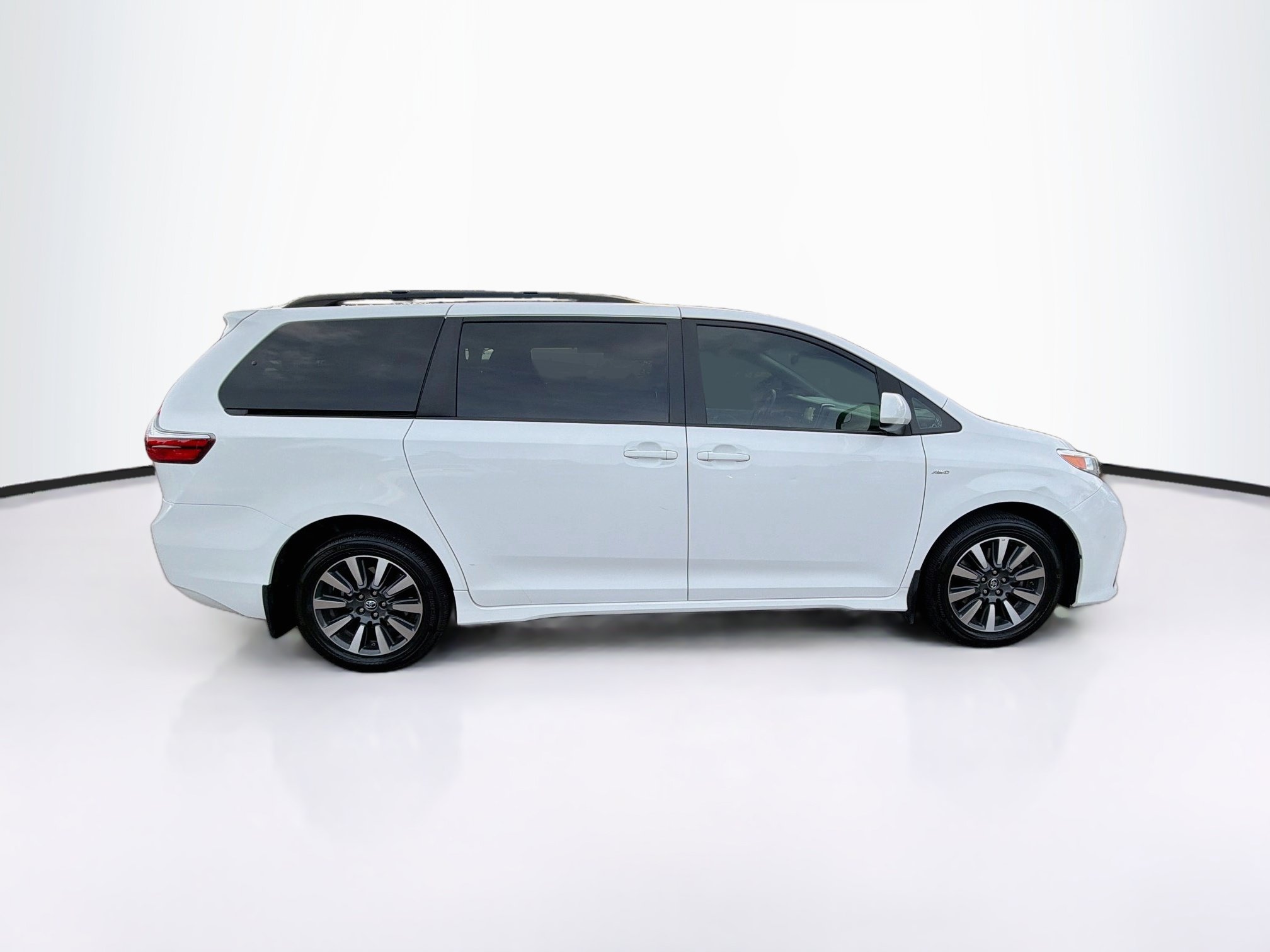 Used 2018 Toyota Sienna LE AWD/4WD image 10