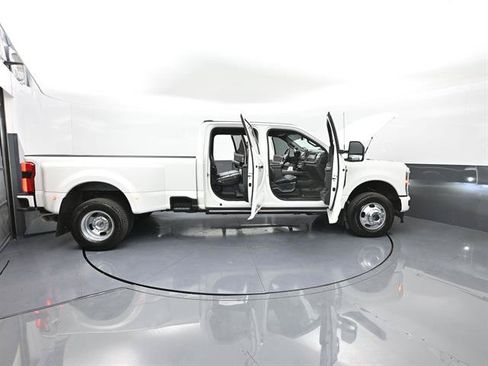 Certified 2024 Ford F350 Platinum AWD/4WD image 54