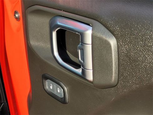 Used 2023 Jeep Gladiator Willys image 12