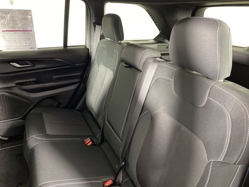 Used 2024 Jeep Grand Cherokee Laredo X AWD/4WD image 31