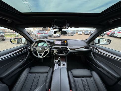 Used 2023 BMW 530e xDrive image 11