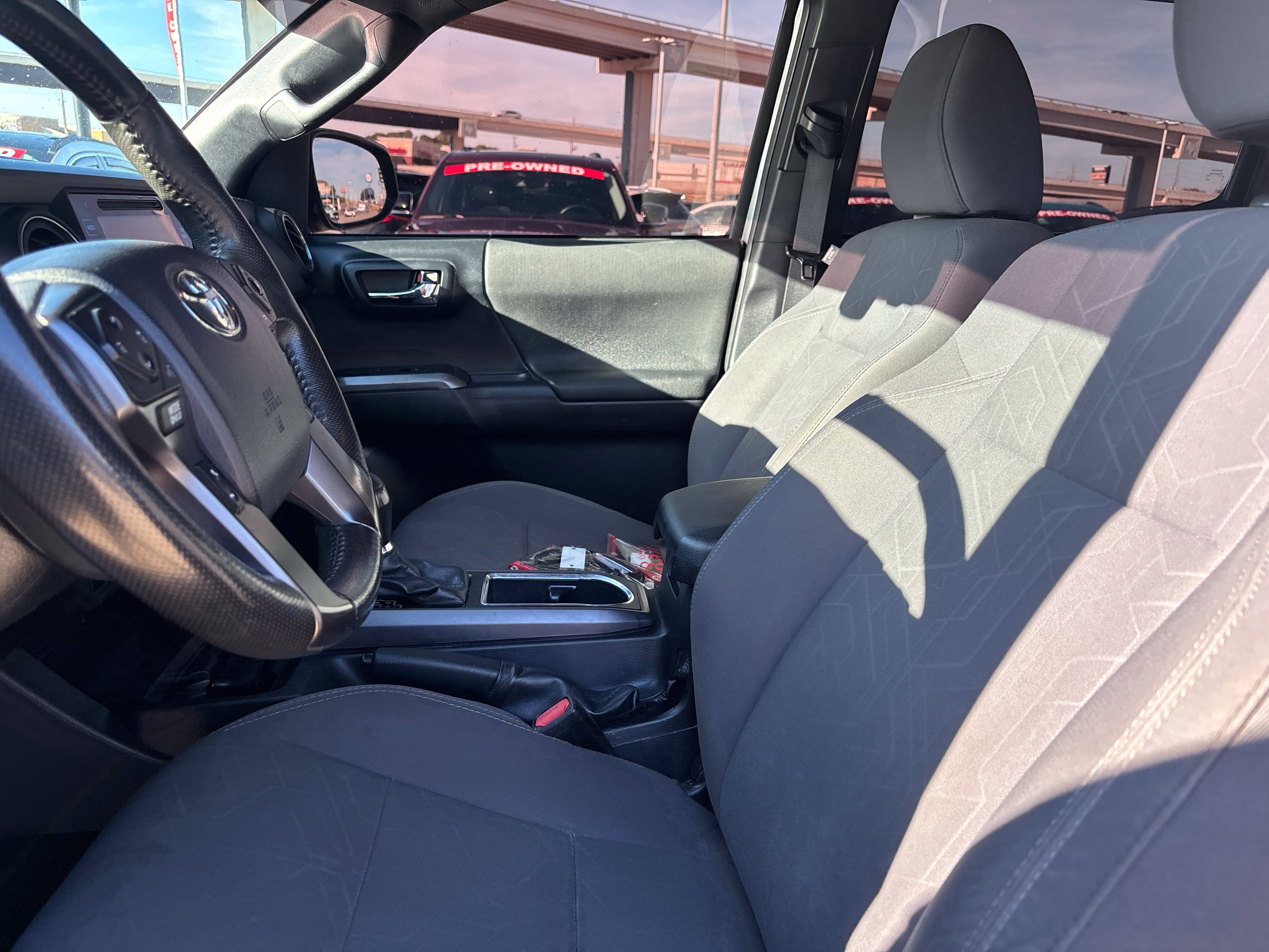 Used 2019 Toyota Tacoma TRD Off-Road w/ Technology Package AWD/4WD image 36