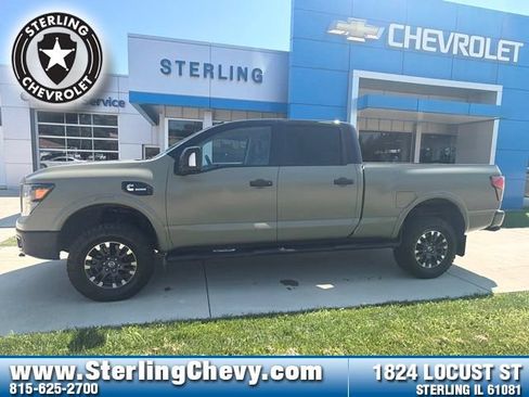 Used 2018 Nissan Titan PRO-4X AWD/4WD image 2