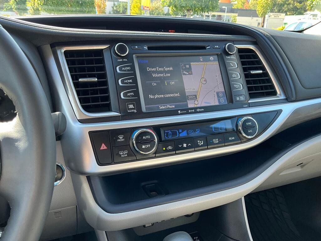 Used 2019 Toyota Highlander Limited Platinum AWD/4WD image 19