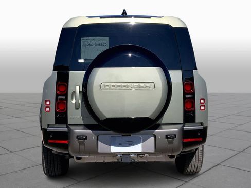 New 2025 Land Rover Defender 130 X-Dynamic SE image 4