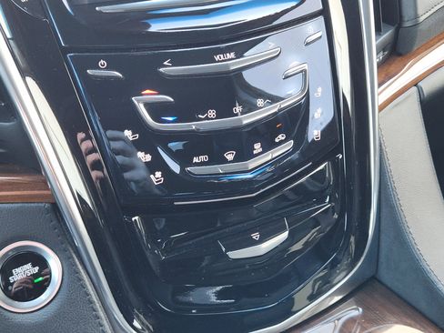 Used 2017 Cadillac Escalade Luxury image 18