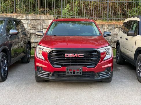 Used 2023 GMC Terrain SLE w/ Driver Convenience Package FWD image 2