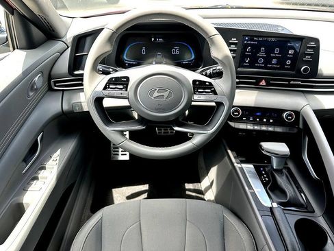 Used 2025 Hyundai Elantra Sport FWD image 24