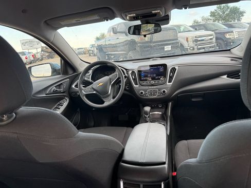 Used 2025 Chevrolet Malibu LT FWD image 24