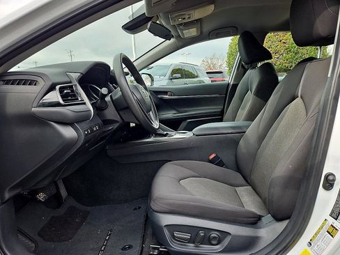Used 2024 Toyota Camry LE image 9
