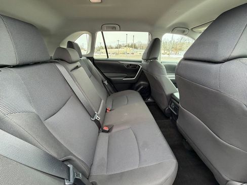 Used 2022 Toyota RAV4 LE image 8