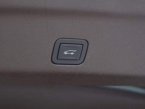 Used 2025 Chevrolet Tahoe LT RWD image 28
