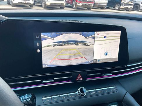 Used 2024 Hyundai Elantra SEL FWD image 25