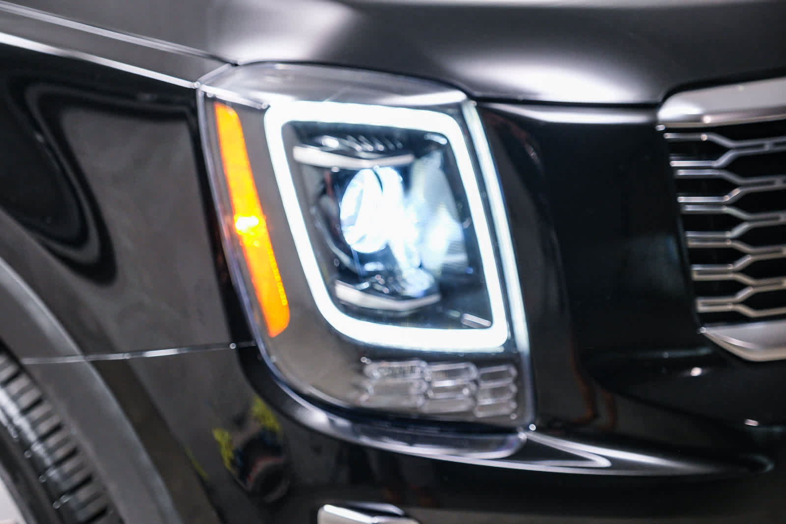 Used 2020 Kia Telluride EX w/ EX Premium Package FWD image 12