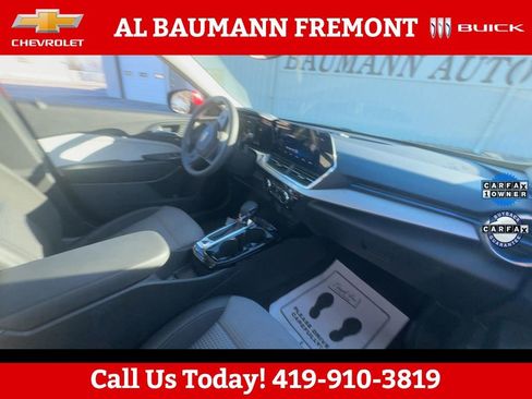 Used 2025 Chevrolet Trax LT FWD image 16