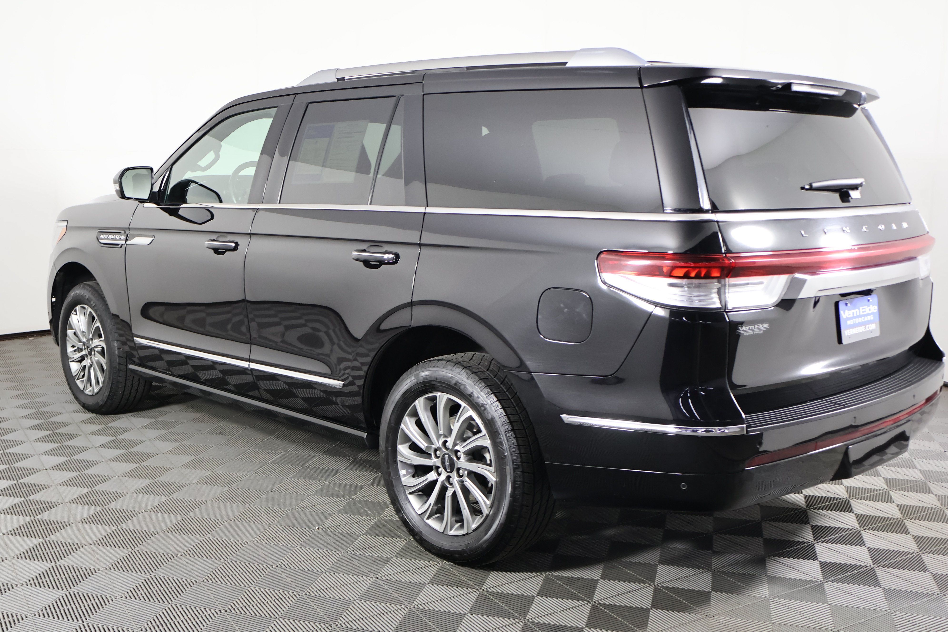 Used 2024 Lincoln Navigator Premiere AWD/4WD image 8