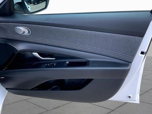 Used 2025 Hyundai Elantra Limited FWD image 22
